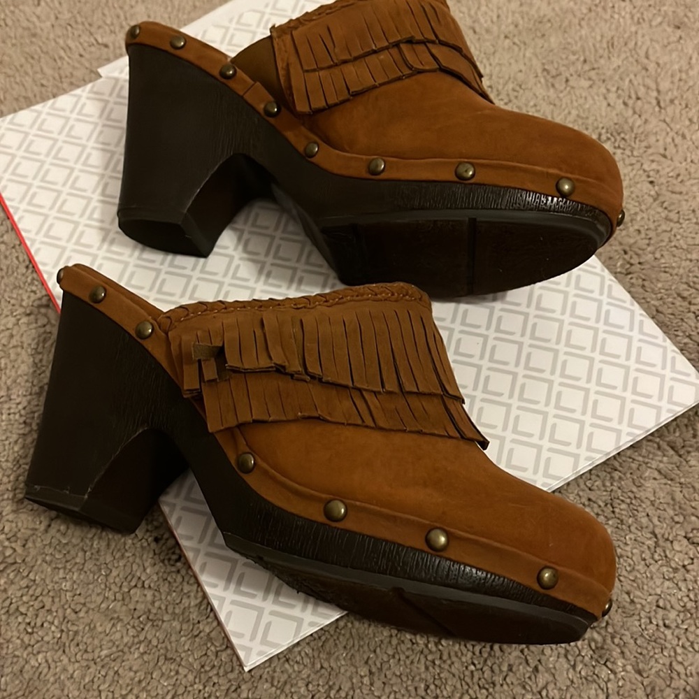 Clogs - Picture 2 of 3